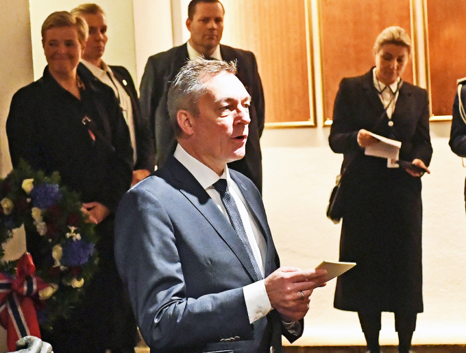 Forsvarsminister Frank Bakke-Jensen talte under seremonien. Foto: Sven Gj. Gjeruldsen, Det kongelige hoff